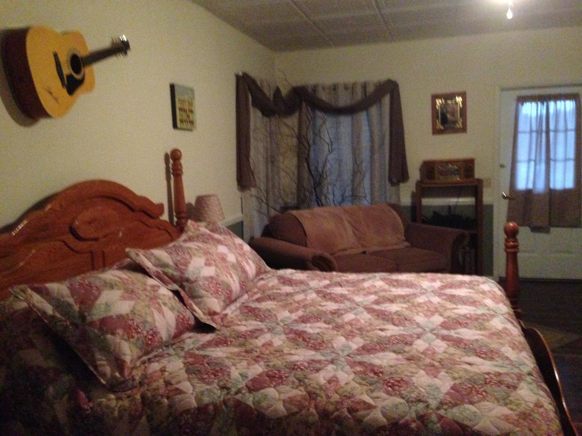 Swan Song Inn Marshfield Экстерьер фото