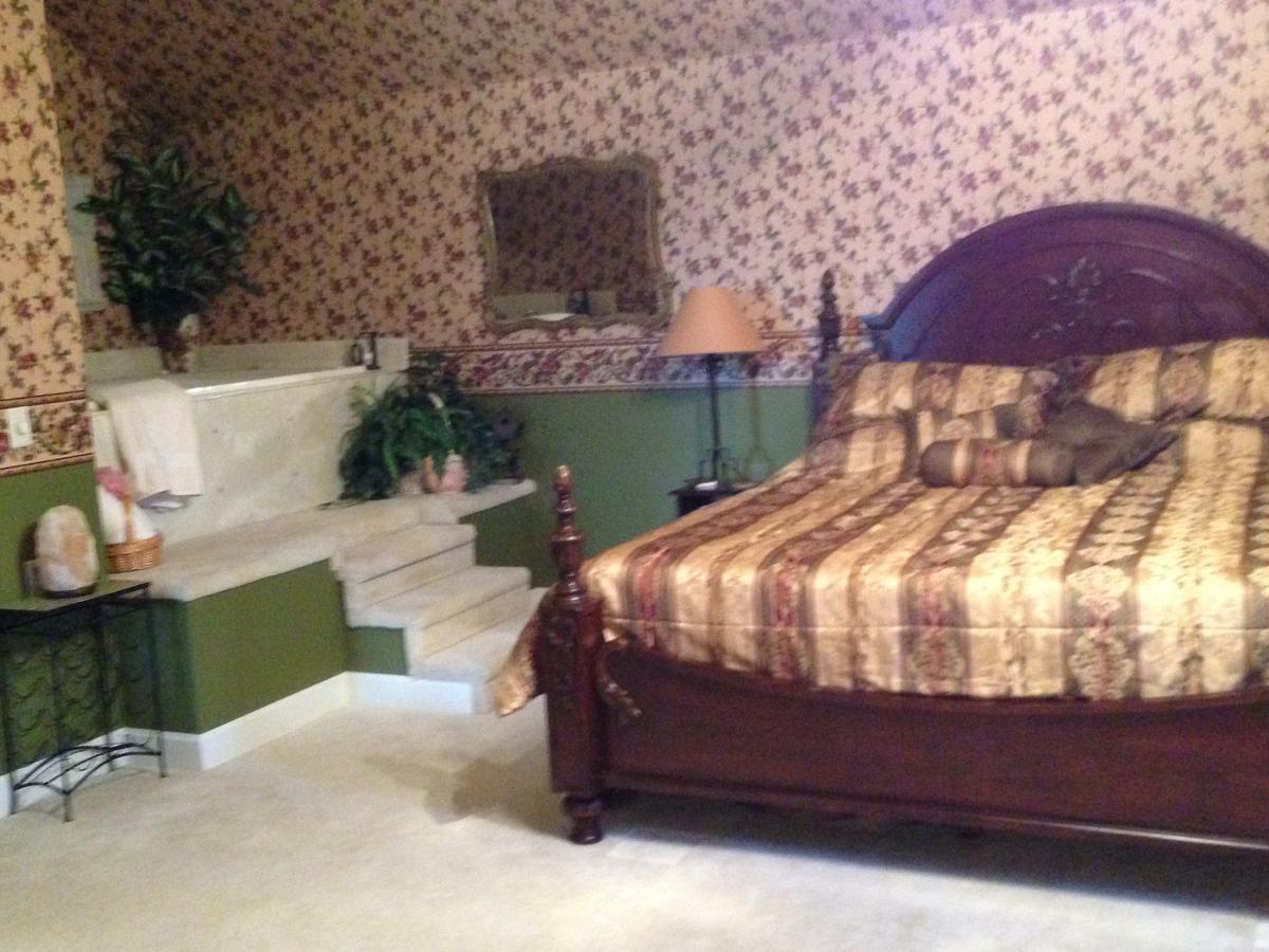 Swan Song Inn Marshfield Экстерьер фото